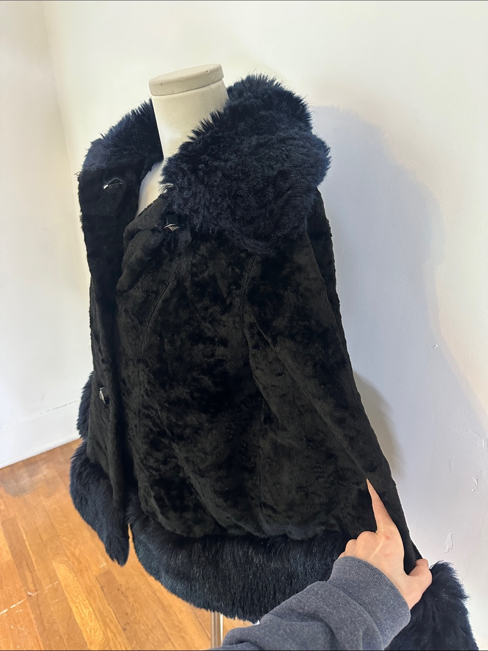 Vintage 60s Black Velvet Lush Navy Faux Fur Penny Lane Cape One Size - Picture 4 of 6